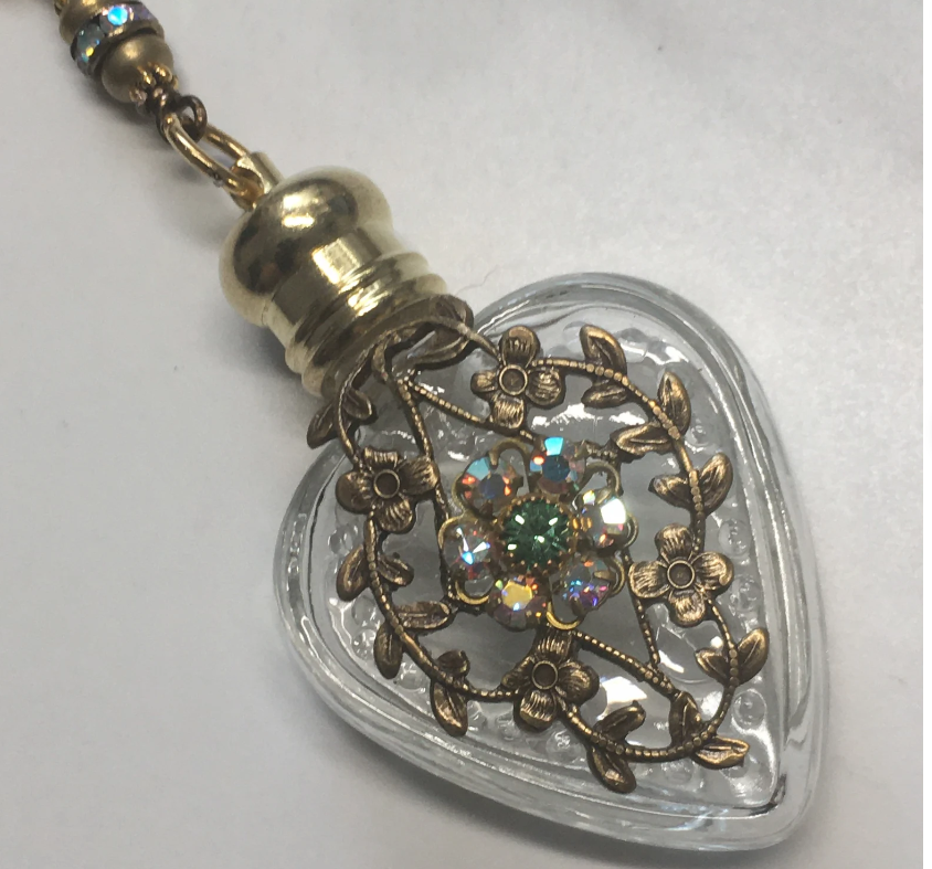 Collier pour flacon de parfum en forme de coeur
